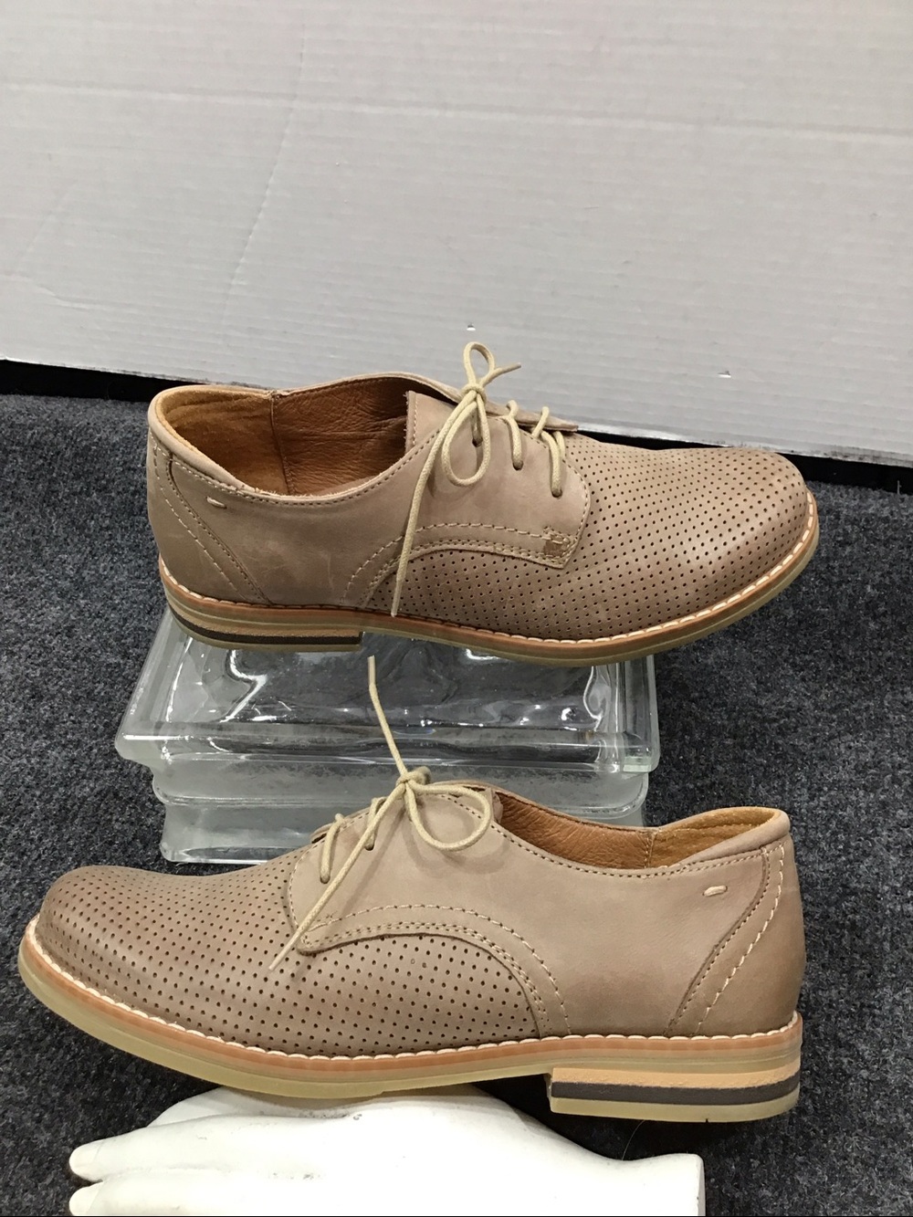 V Italia Gina Perforated Lace-Up Oxfords in Light Taupe 37 - Picture 5 of 12